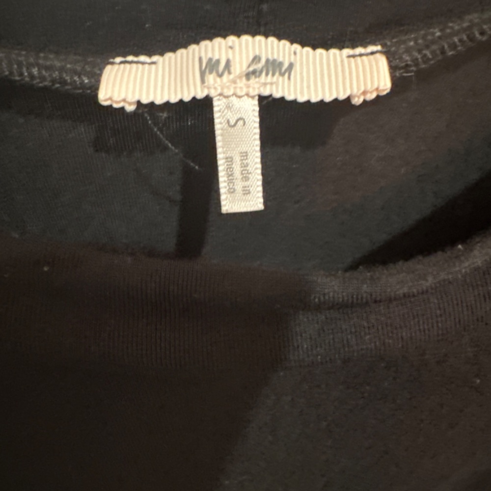 Francesca’s Collection statement sleeve top. - Picture 2 of 2